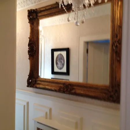 לינה וארוחת בוקר Riverside 4*