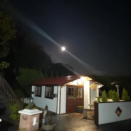 לינה וארוחת בוקר Riverside 4*